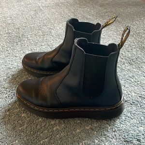 Doc Marten Dorrian Chelsea pull on boots